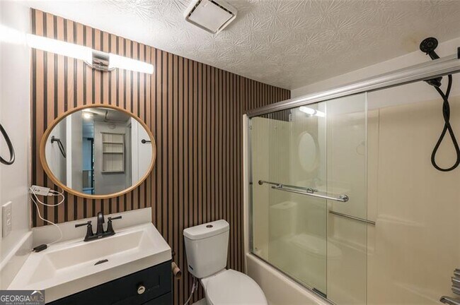 Building Photo - 4535 Kings Crossing Dr NE