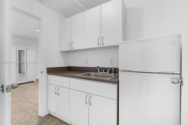 Building Photo - 1107 El Rado St