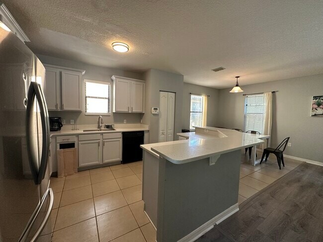 Building Photo - 1025 Cypress Pointe Blvd
