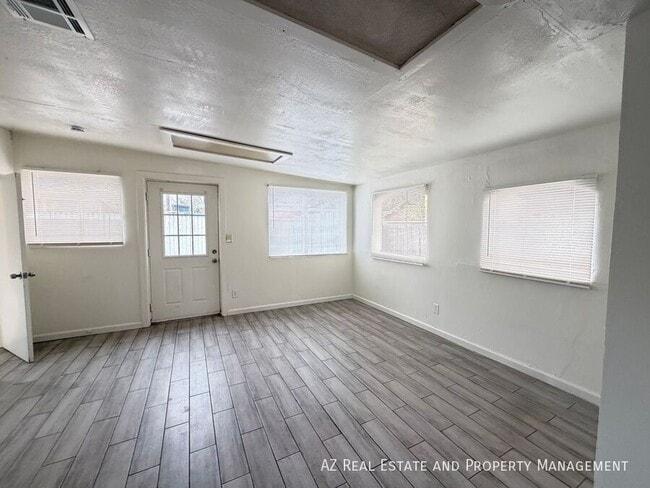 Building Photo - 7210 N 55th Dr