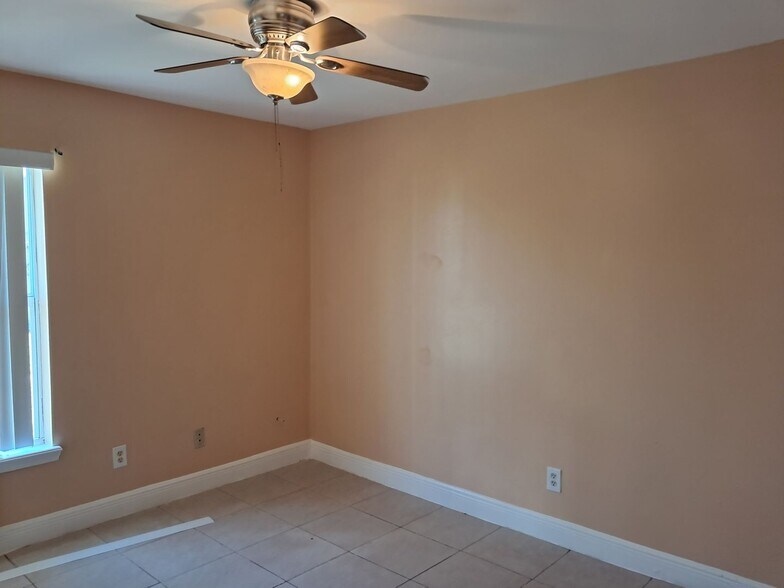 Building Photo - Beautiful Lehigh Home *** $500 off 1st month rent ***