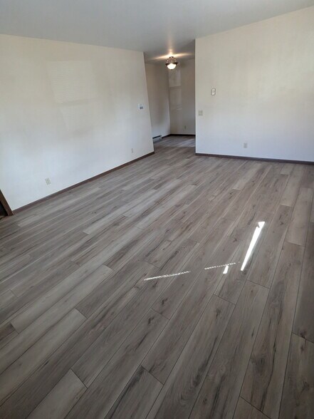 Building Photo - 3176 Ridgeway Ave