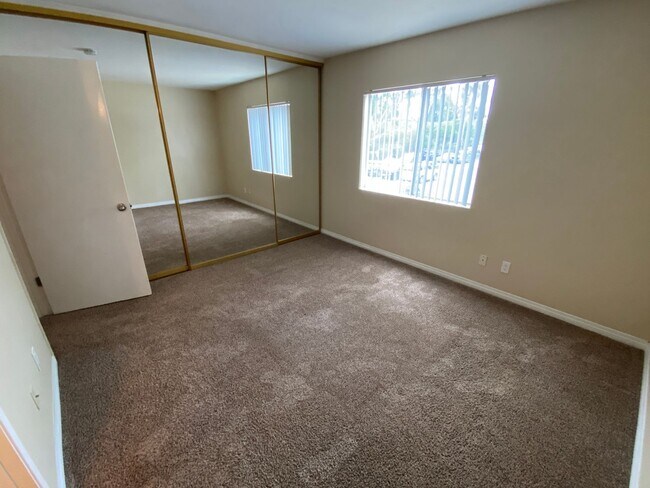 Building Photo - Rancho Bernardo Waterbridge Condos