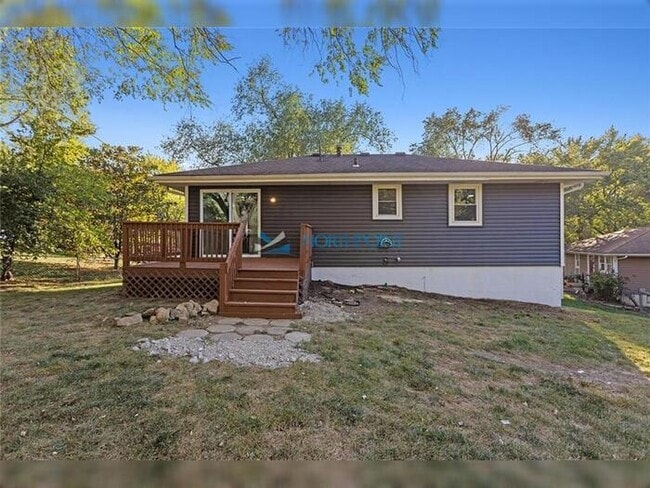Building Photo - 4 bed, 2 bath, large backyard home AVAILAB...