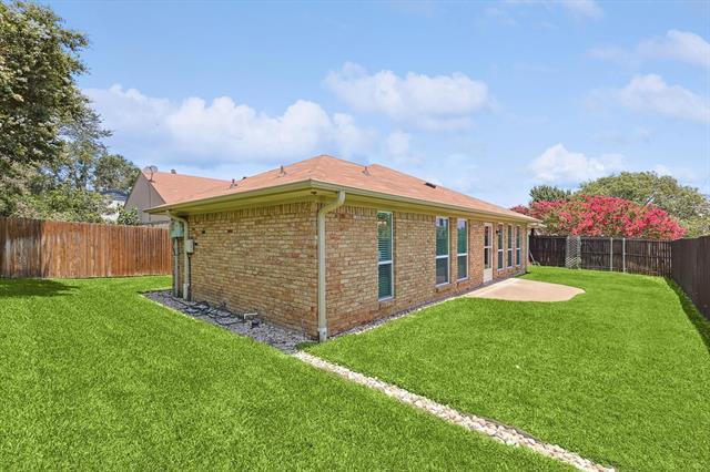 Building Photo - 2201 Jamestown Ct