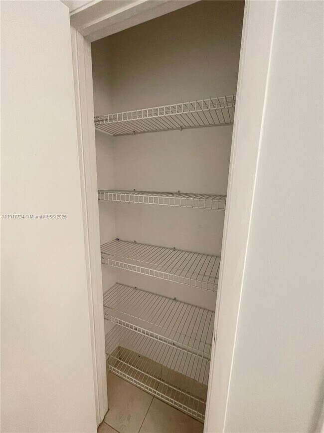 Building Photo - 1900 N Bayshore Dr