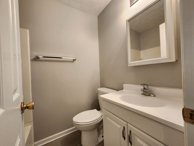 Building Photo - 1784 Lisle Ave