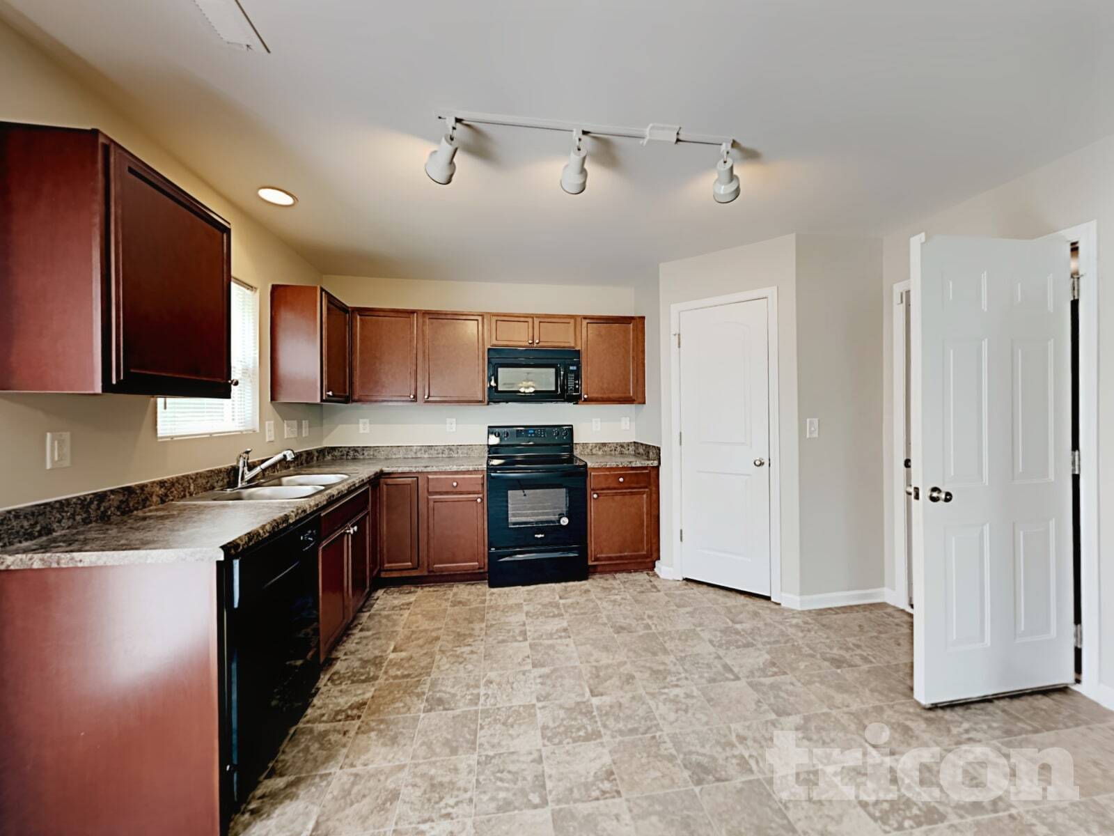 Building Photo - 203 Marcella Dr