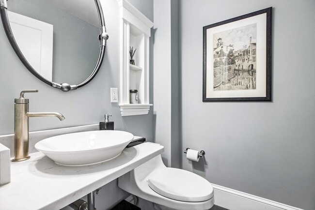 Building Photo - 37 Commonwealth Park