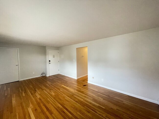 Building Photo - 457 Merrimack St