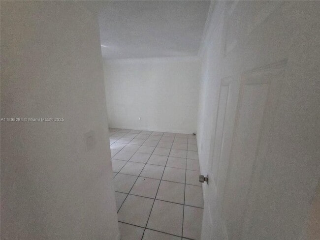 Building Photo - 10000 NW 80th Ct