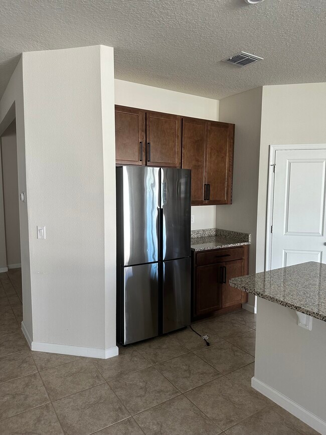 Building Photo - 3045 Lake Tahoe Ave