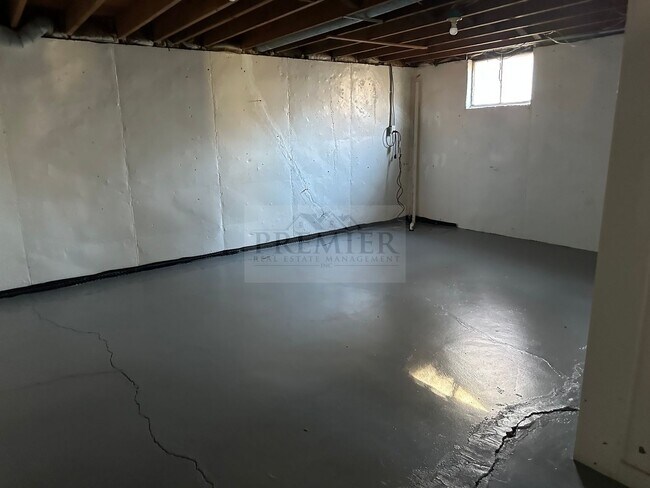 Building Photo - 7716 Crisp Ave