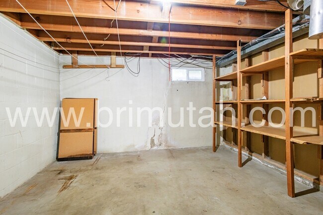 Building Photo - 30 W 1100 S