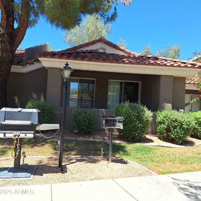 Building Photo - 2929 W Yorkshire Dr
