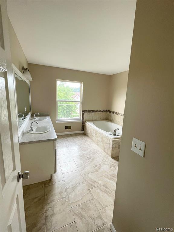 Building Photo - 1215 Oaklawn Dr