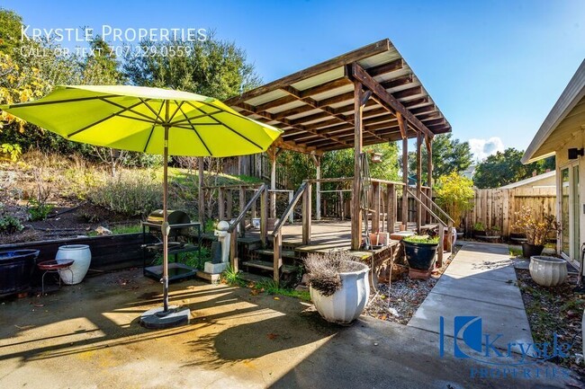 Building Photo - Delightful Vallejo home with solar.