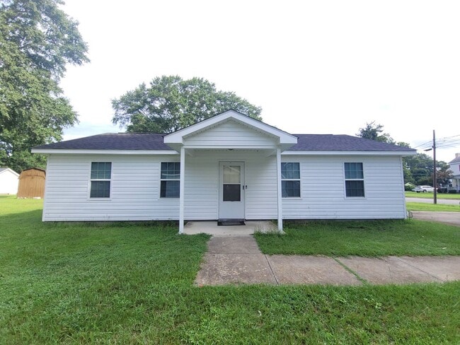 Primary Photo - 405 SE 3rd St