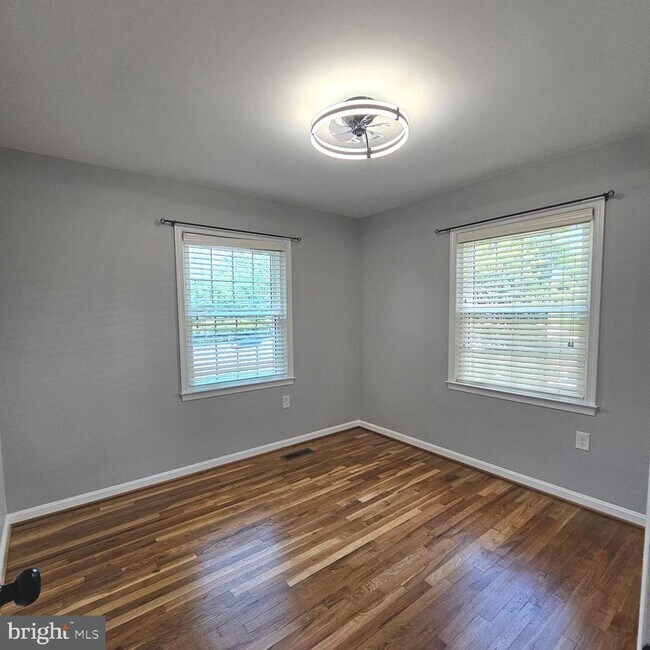 Building Photo - 7034 Bradwood Ct