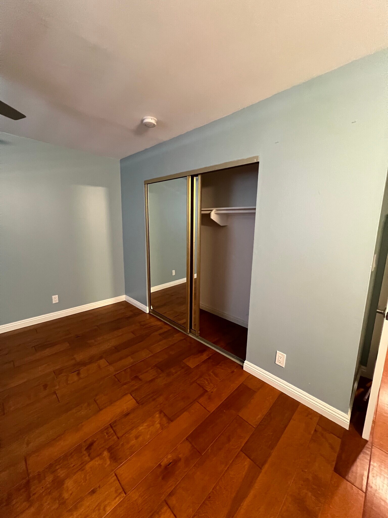 Building Photo - 2501 W Redondo Beach Blvd
