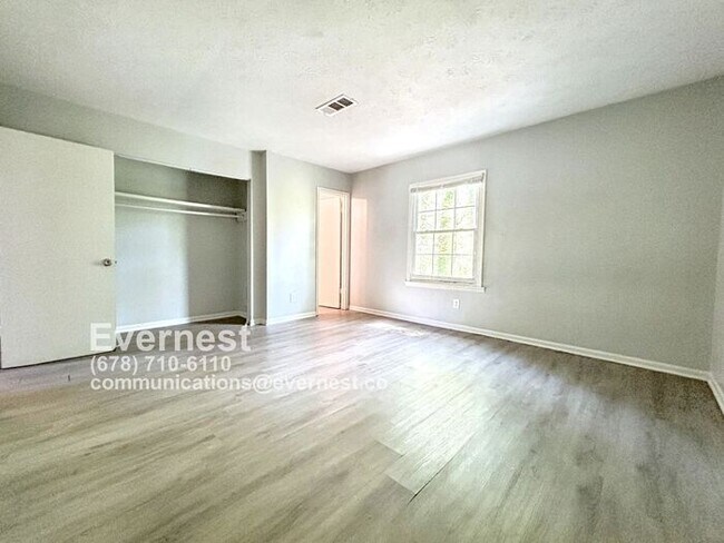 Building Photo - 416 Plainville Dr SW