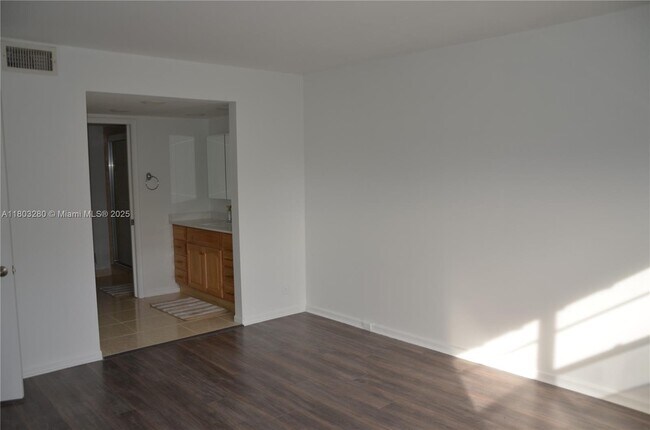 Building Photo - 12600 SW 5th Ct