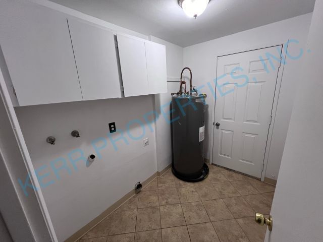 Building Photo - Cozy 2-Bedroom Duplex with Fireplace Charm...