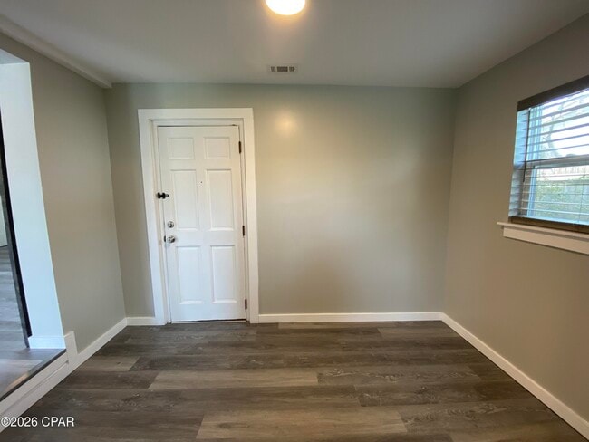 Building Photo - 1606 Clay Ave