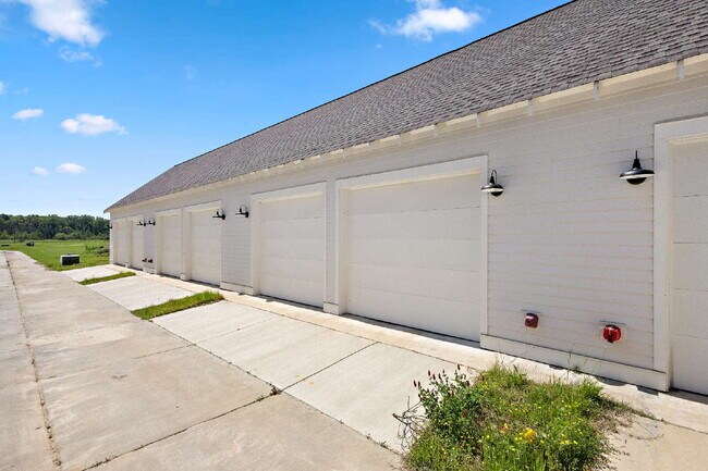 Building Photo - Luxury Townhome for Rent in Waterpointe | 3 Bed | 2.5 Bath | Private Courtyard