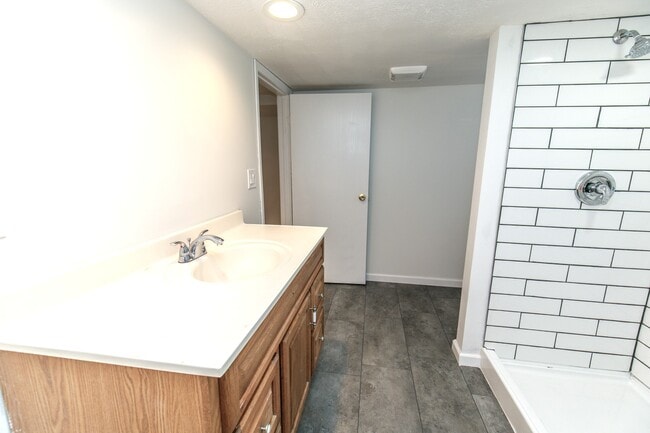 Building Photo - 347 High St