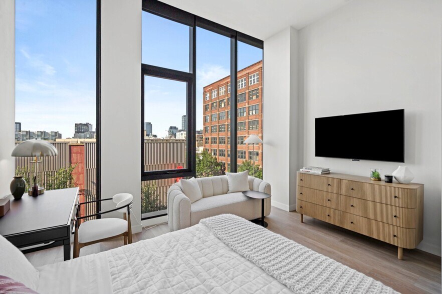 Building Photo - 1109 W Van Buren St