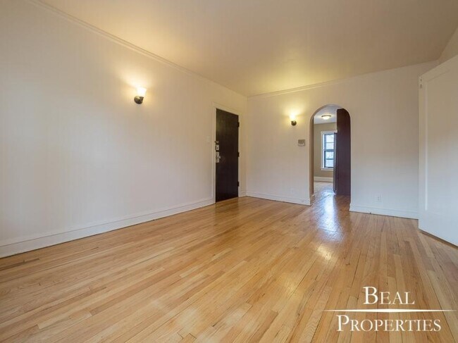 Building Photo - 1 bedroom in CHICAGO IL 60625