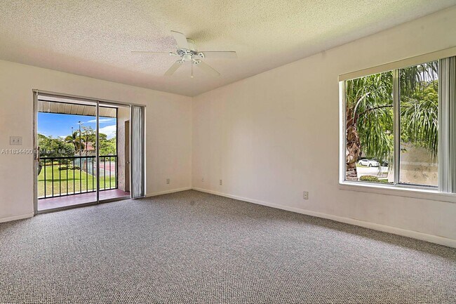 Building Photo - 6568 Chasewood Dr