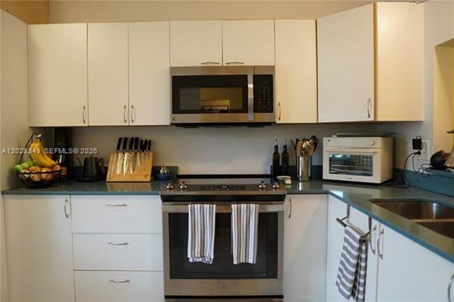 Building Photo - 453 Lakeview Dr