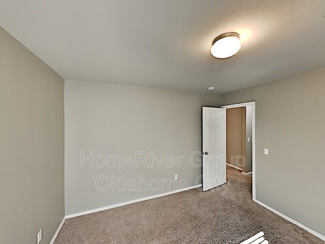 Building Photo - 2416 Canyon Creek Dr