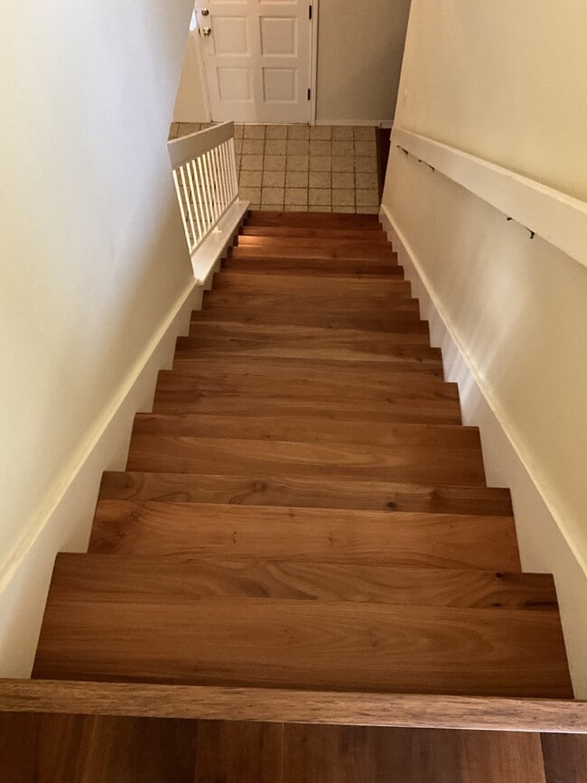 Building Photo - 129 Splitrock Ln