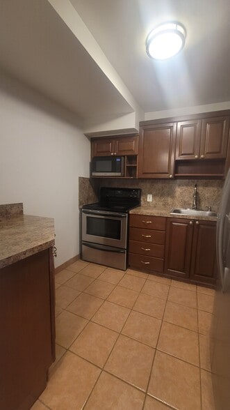 Building Photo - 13155 Ixora Ct