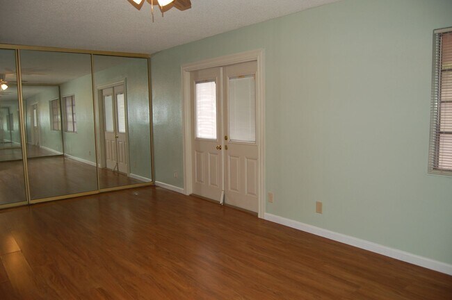 Building Photo - 7185 Acorn Ct