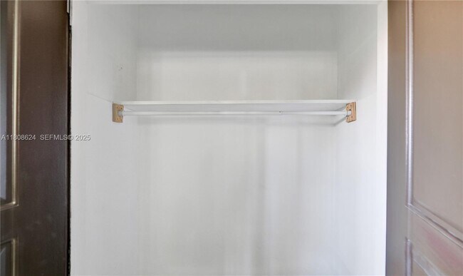 Building Photo - 3100 NE 56th Ct