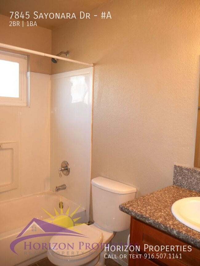 Building Photo - 2 Bed 1 Bath Remodeled Fourplex Unit - Cit...