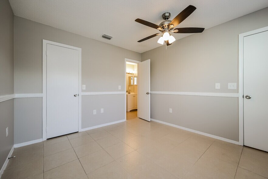 Building Photo - 2032 Tropic Bay Ct