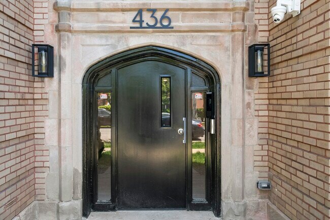 Building Photo - 432 S Maple Ave