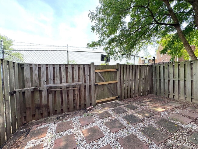Building Photo - Comfortable Living in a Convenient Lorton Location