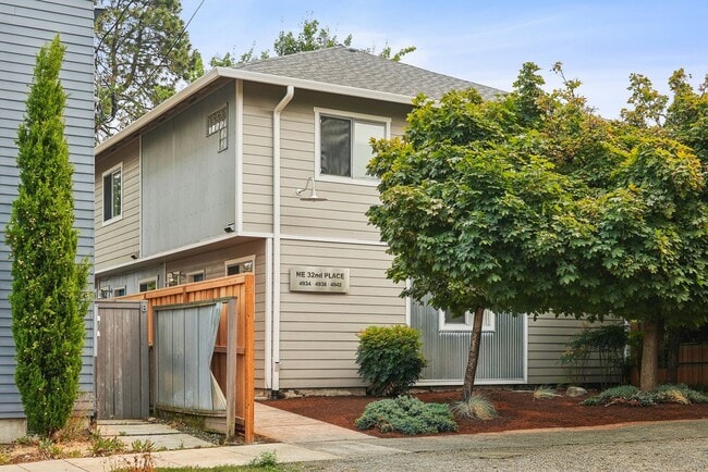 Building Photo - 4934-4942 NE 32nd Place