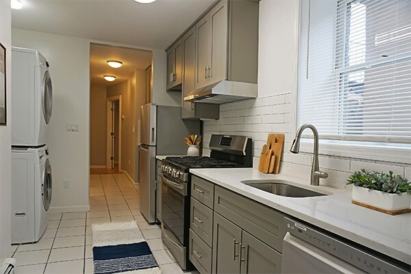 Primary Photo - 27 Lambert St