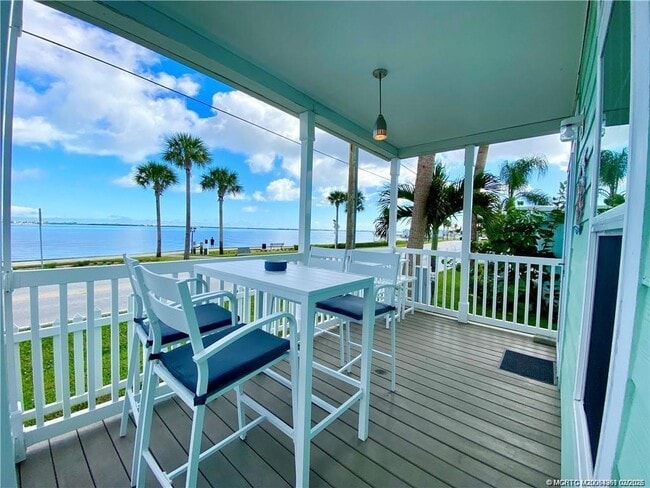 Building Photo - 18 NE Nautical Pl