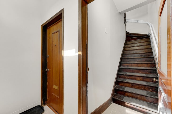 Building Photo - 6424 S Ingleside Ave