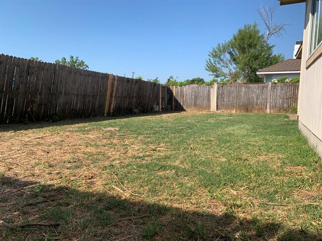 Building Photo - 210 Evergreen Cir