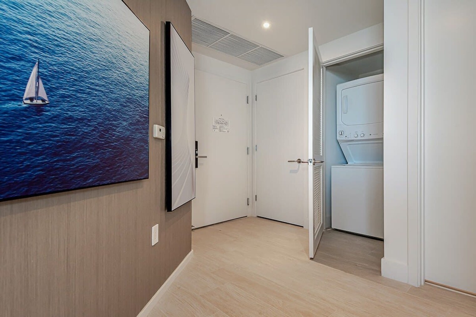 Building Photo - 4010 S Ocean Dr