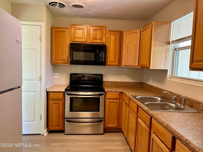 Building Photo - 6863 Cinderella Rd
